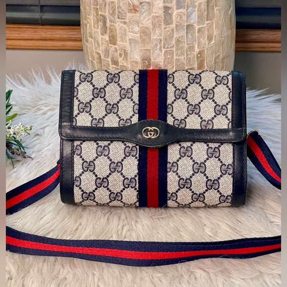 Gucci Handbags - FINAL PRICE 🔥Authentic GUCCI Monogram Shoulder bag